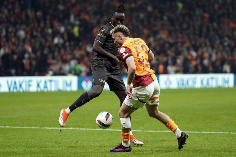 Uzun yıllar hafızalardan silinmeyecek derbi Galatasaray Trabzonsporu uzatmalarda devirdi