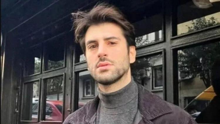 Mahsun Kırmızıgülün oğlu Mahmut Kırmızıgülün yeni aşkı sosyal medya paylaşımıyla ortaya çıktı