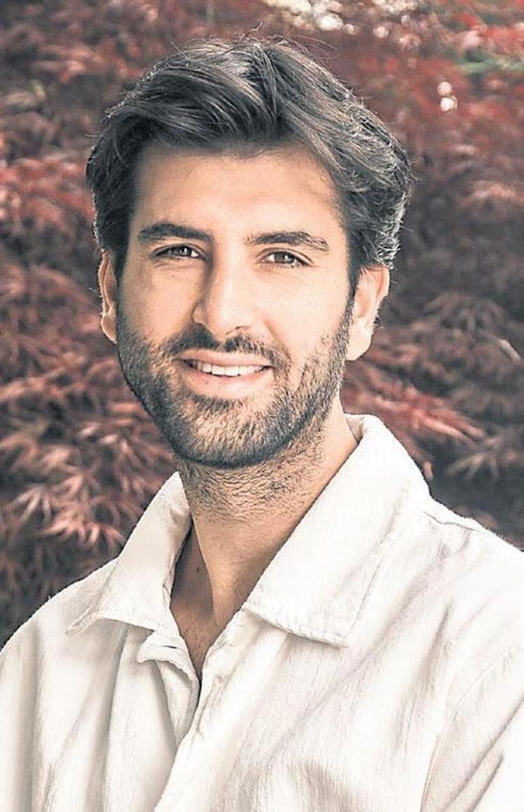 Mahsun Kırmızıgülün oğlu Mahmut Kırmızıgülün yeni aşkı sosyal medya paylaşımıyla ortaya çıktı
