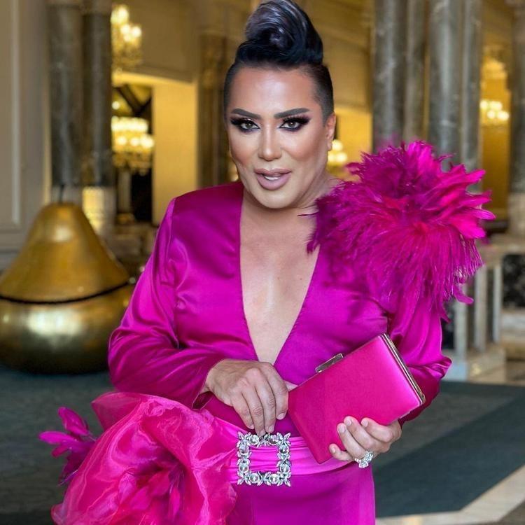 Bülent Ersoyla ilgili sözleri tepki çekmişti Dizlerine kapanıp af diledi