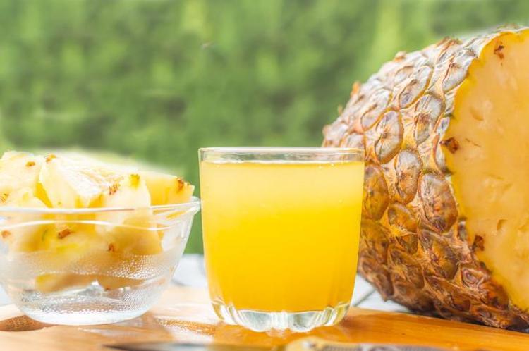 Üstüne 1 damla limon sıkınca böbrekleri diyalizin pençesinden kurtarıyor Bağırsakları fokur fokur çalıştıran C vitamini kralı