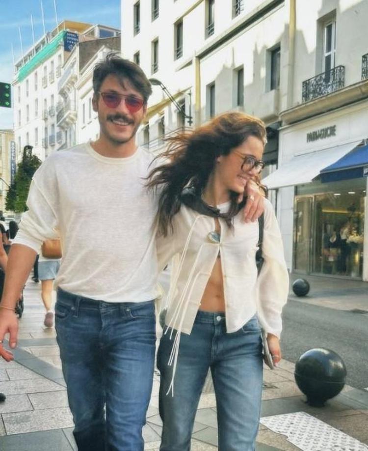 Aşkları dolu dizgin devam ediyor Kolombiyadaki Kubilay Akadan romantik sürpriz