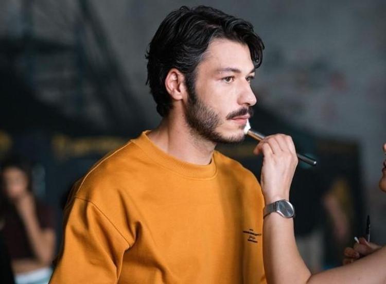 Aşkları dolu dizgin devam ediyor Kolombiyadaki Kubilay Akadan romantik sürpriz