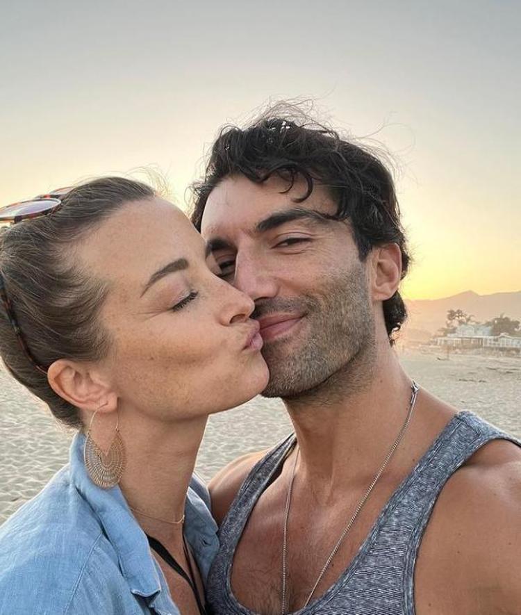 Dünyaca ünlü yıldız Blake Lively’den rol arkadaşı Justin Baldoniye taciz davası