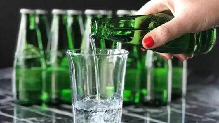 Sodayla birlikte tüketin Akşam yemeğinden sonra 1 bardak için: Şişkinliği geçiriyor, sindirim sistemini makine gibi çalıştırıyor