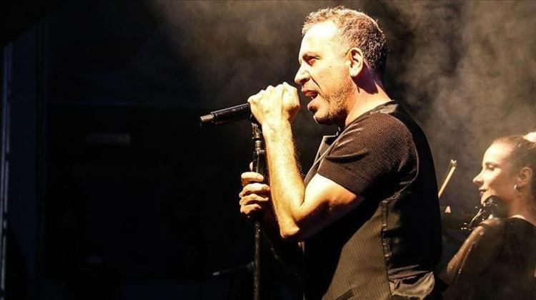 Haluk Levent sevenlerini korkuttu Ünlü şarkıcı hastaneye kaldırıldı, işte son durumu...