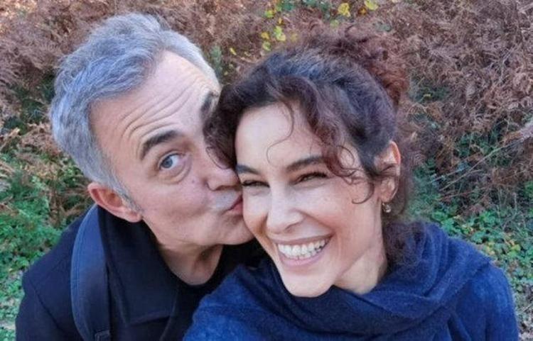 27 yıllık evliliği tek celsede bitmişti Yeni aşkıyla ilk kez görüntülendi