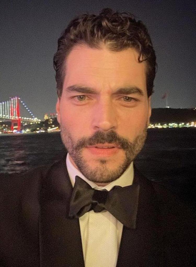 Akın Akınözünün acı günü Instagram hesabından paylaşarak duyurdu