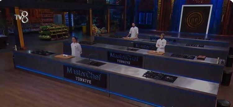 Masterchefte ilk 4e kalan üçüncü isim belli oldu Yarışmacının sunum anında talihsiz hatası