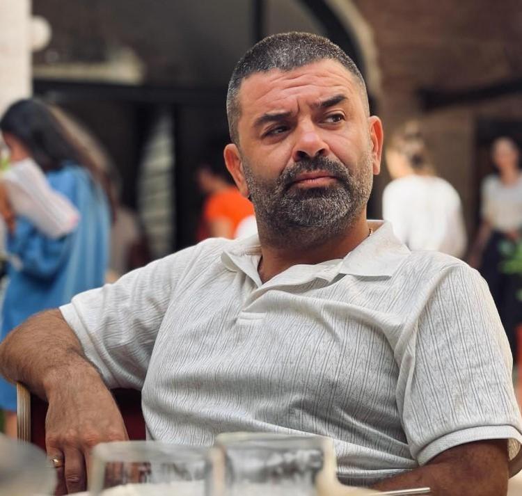 İlişkisini ilan etti Bülent Şakrak aradığı aşkı 22 yaş küçük oyuncuda buldu
