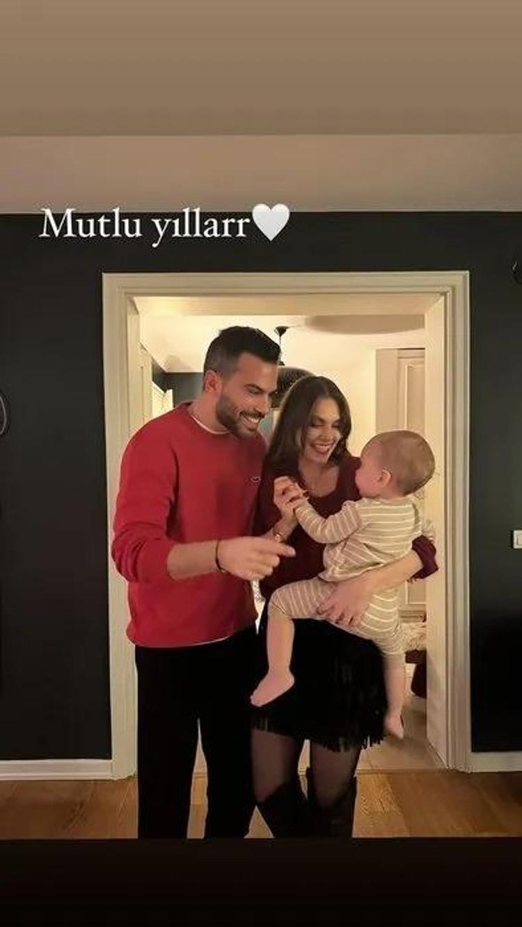 Ünlü çiftten içleri ısıtan yeni yıl paylaşımı