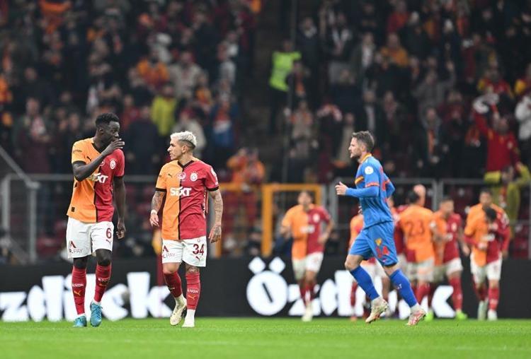 Galatasaray Göztepe maçında 3 gol ve 1 penaltı vardı Aslan galibiyet serisine devam dedi