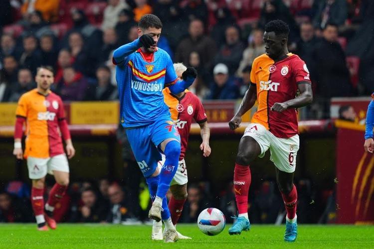 Galatasaray Göztepe maçında 3 gol ve 1 penaltı vardı Aslan galibiyet serisine devam dedi