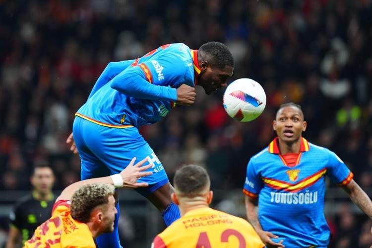 Galatasaray Göztepe maçında 3 gol ve 1 penaltı vardı Aslan galibiyet serisine devam dedi