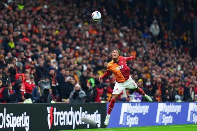 Galatasaray Göztepe maçında 3 gol ve 1 penaltı vardı Aslan galibiyet serisine devam dedi