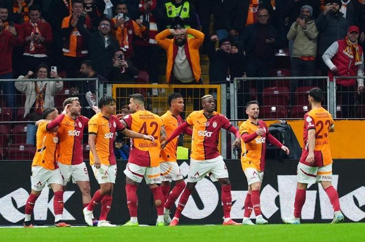Galatasaray Göztepe maçında 3 gol ve 1 penaltı vardı Aslan galibiyet serisine devam dedi