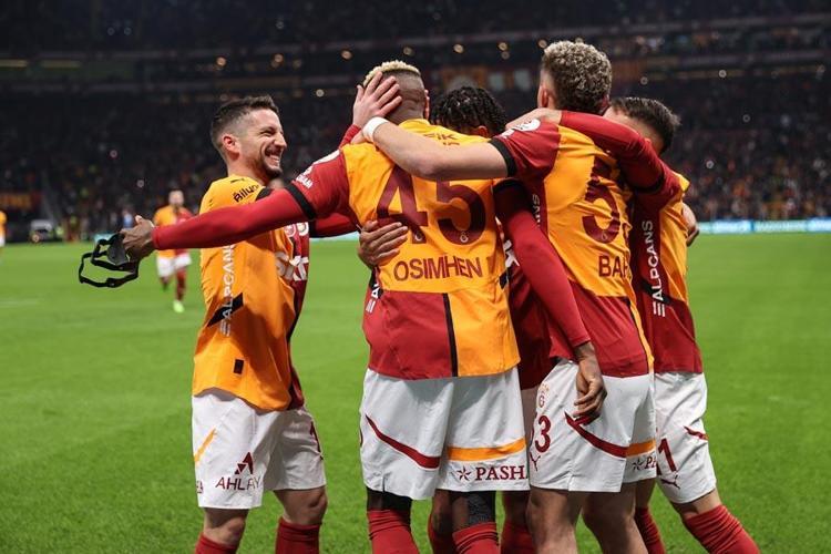 Galatasaray Göztepe maçında 3 gol ve 1 penaltı vardı Aslan galibiyet serisine devam dedi