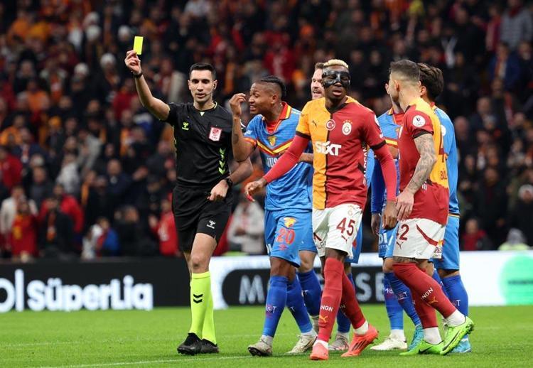 BEŞ DAKİKADA OFSAYT ÇIKTI