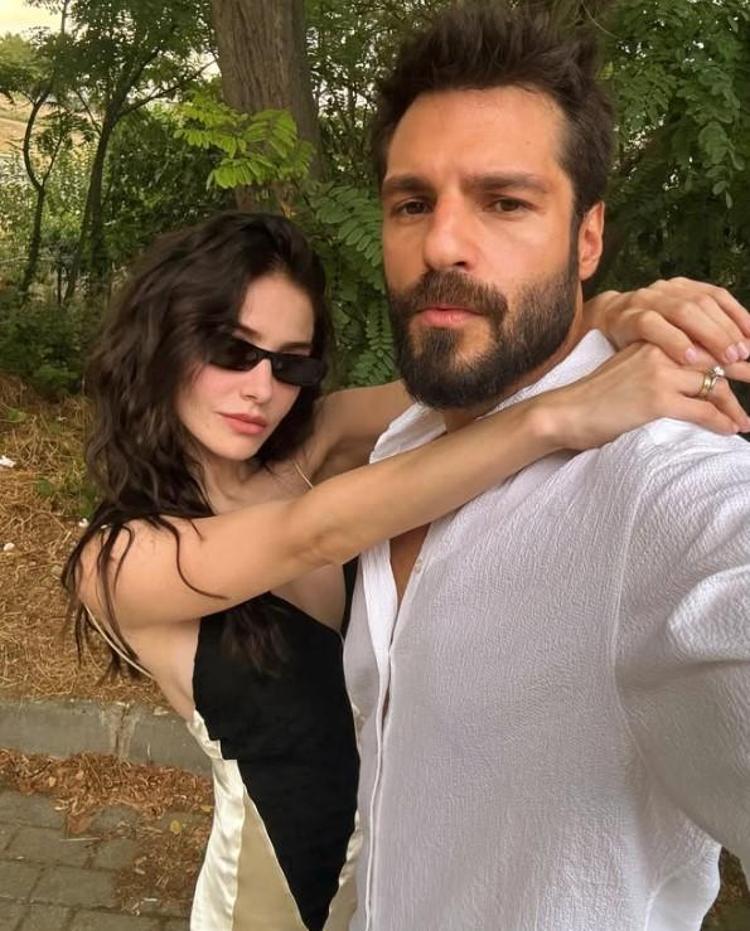 Özge Gürelden eşine romantik sözler Gözümün önünde olmasına bayılıyorum