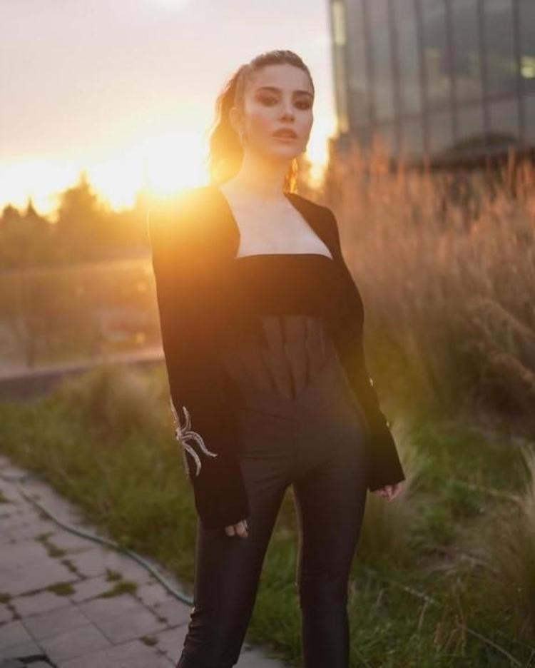 BİR ŞEYLER HEP SIFIRDAN BAŞLASIN