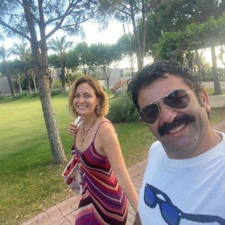Yaş farkı tepki çekmişti Bülent Şakrak ve sevgilisinden romantik poz