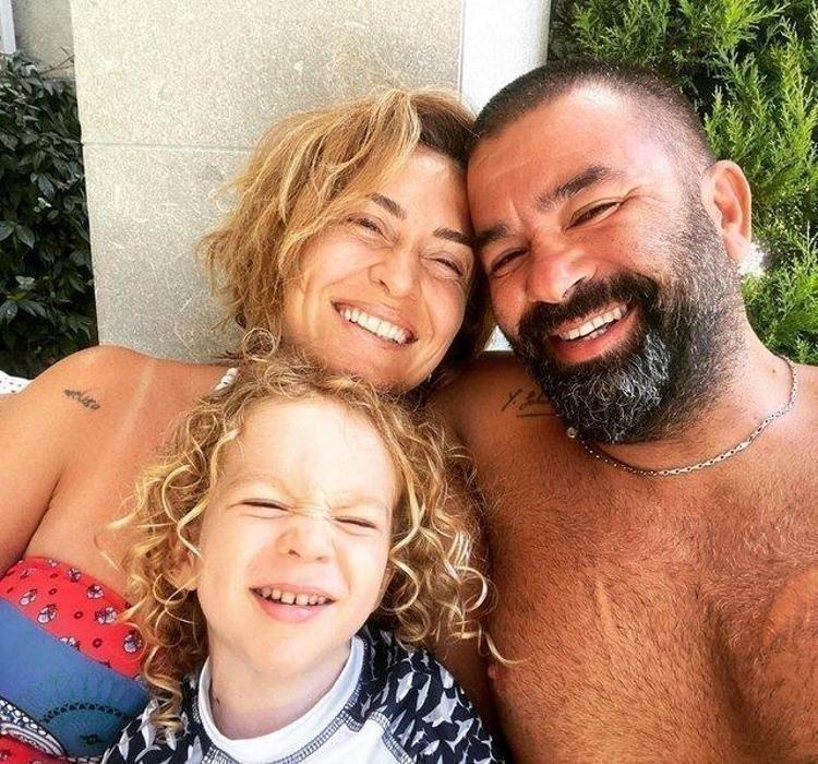 Yaş farkı tepki çekmişti Bülent Şakrak ve sevgilisinden romantik poz