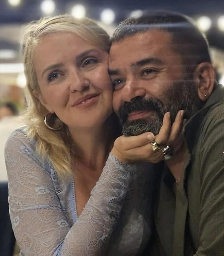 Yaş farkı tepki çekmişti Bülent Şakrak ve sevgilisinden romantik poz