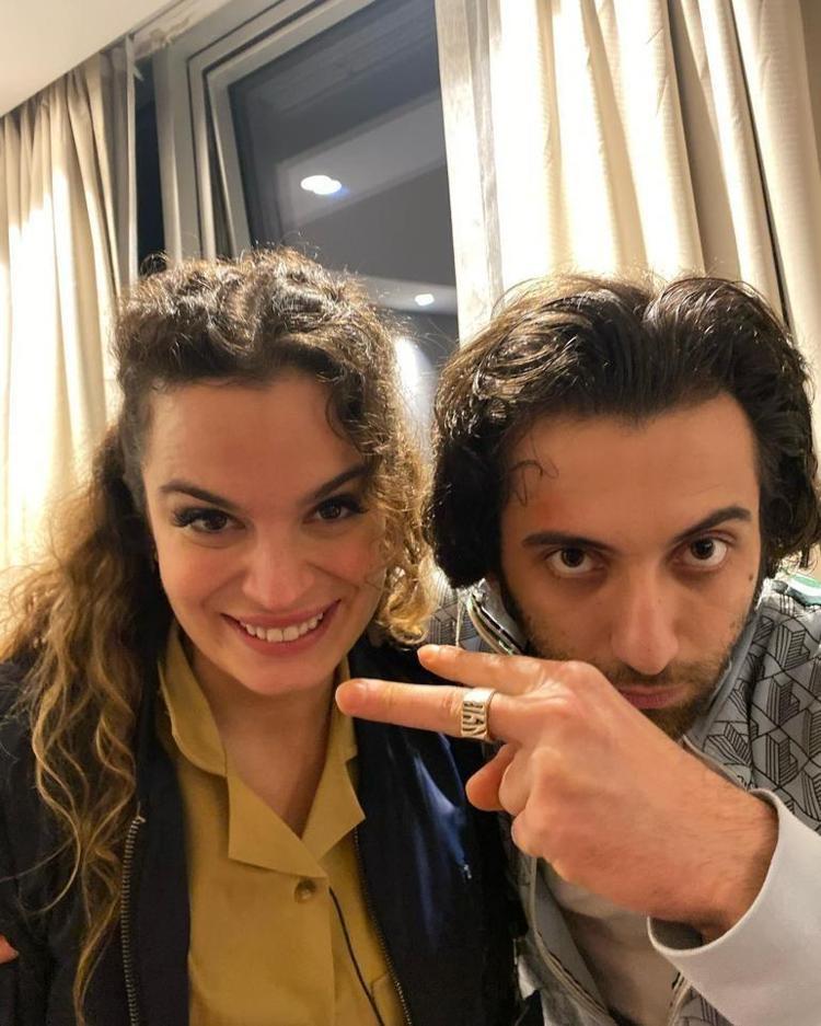 TAZE AŞIKLAR EL ELE