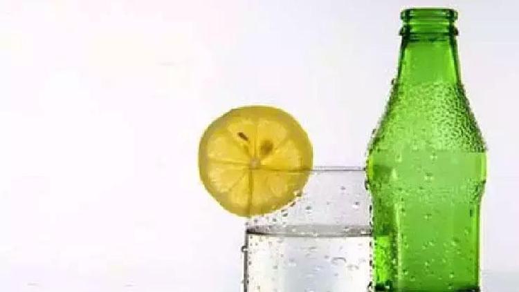 Maden suyunun içine 1 dilim koyun Böbrekleri makine gibi çalıştırıyor: Kalsiyum, magnezyum ve potasyum deposu