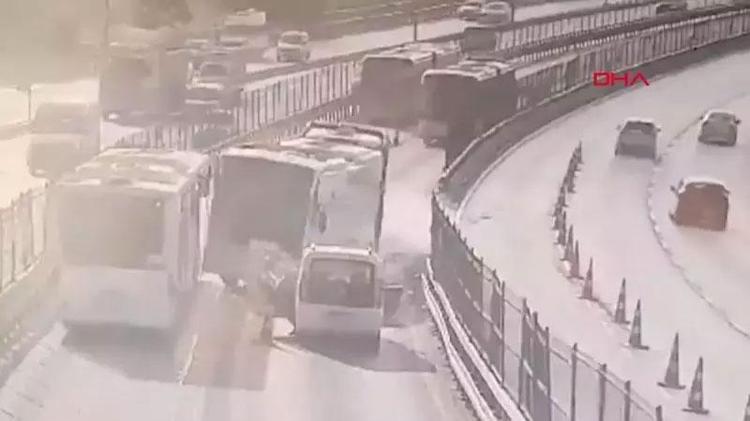 Metrobüs kazasında 1 kişi ölmüş 51 kişi de yaralanmıştı Metrobüs şoförü dehşet anlarını anlattı mahkeme davada ara kararı açıkladı