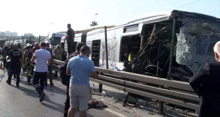 Metrobüs kazasında 1 kişi ölmüş 51 kişi de yaralanmıştı Metrobüs şoförü dehşet anlarını anlattı mahkeme davada ara kararı açıkladı