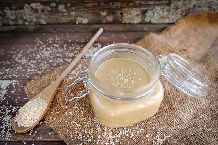 Tahinin içine kaşık kaşık ekleyin Damarları çamaşır suyuyla temizlenmiş gibi yapıyor, hastalıklardan koruyor, kemikleri beton gibi yapıyor, C vitamini kralı