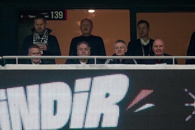 OLE GUNNAR SOLSKJAER TRİBÜNDEN TAKİP ETTİ