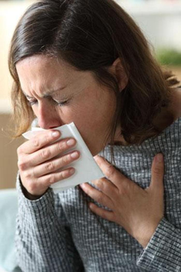 Doğal öksürük şurubu tarifi: 5 malzeme ile hazırlanıyor, 1 kaşığı göğsü pamuk gibi yapıyor Öksürük, balgam ve hırıltıyı bıçak gibi kesiyor Boğazdaki mikrobun da kökünü kazıyor