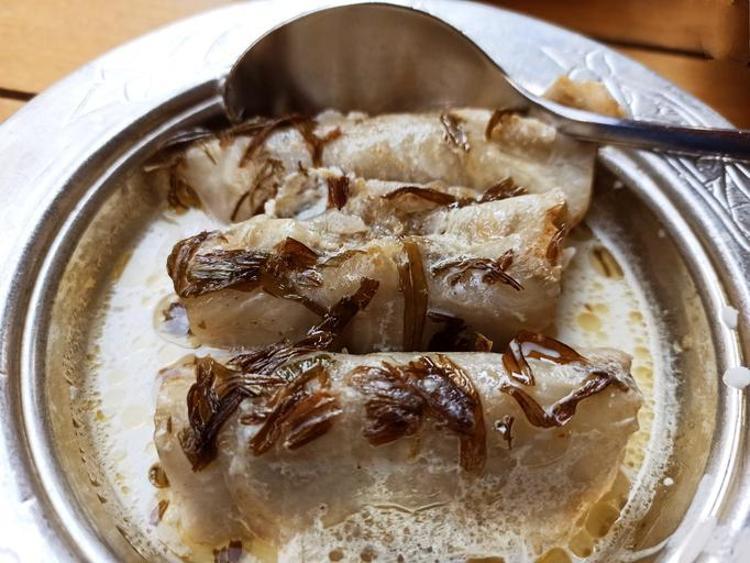 İçine 1 kaşık şeker ekleyip kavurmak yetiyor Kaşık kaşık yiyince potasyum, folat ve C vitamini depolarını fullüyor Kabızlığın da kökünü kurutuyor