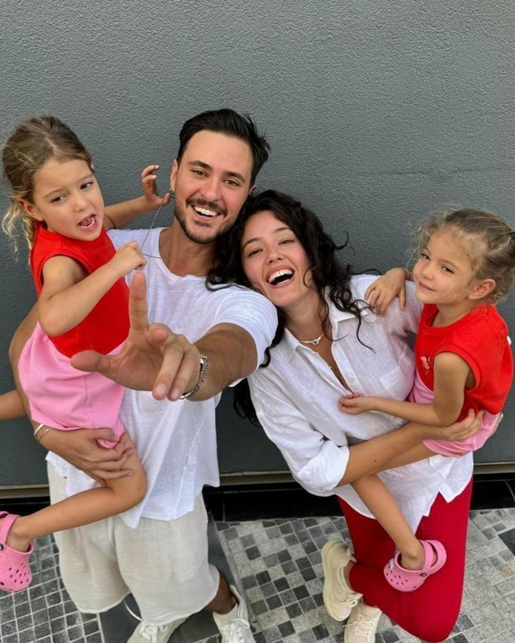 Boşanacaklar dedikodusu bitmek bilmiyor Pelin Akilden kafaları karıştıran açıklama