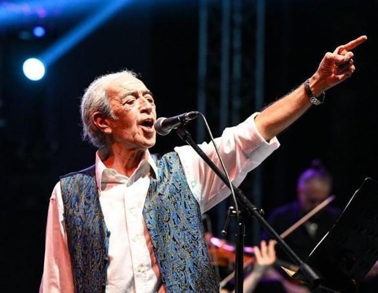 Yoğun bakıma alınmıştı: Gülben Ergen, Edip Akbayramın son durumunu açıkladı