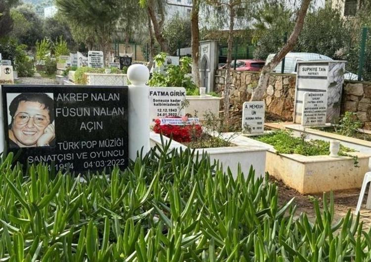 Fatma Girik, mezarı başında anıldı: Herkese ışık tutan bir sanatçıydı