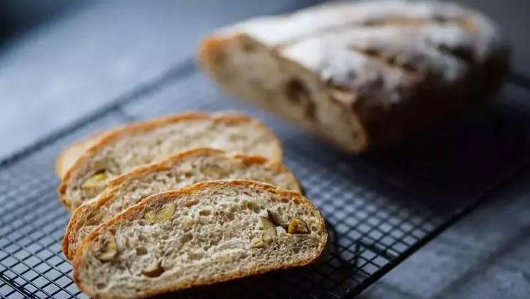 Bu ekmeği yiyenler kilo veriyor Saatlerce tok tutuyor: Besin değeri olarak beyaz ekmeği ikiye katlıyor, tüketen cayır cayır yağ yakıyor