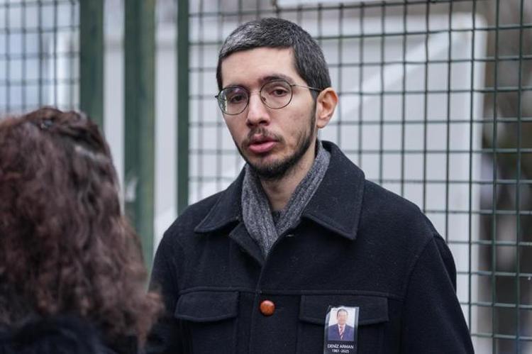 Gazeteci Deniz Arman, son yolculuğuna sevdiği takımın formasıyla uğurlandı