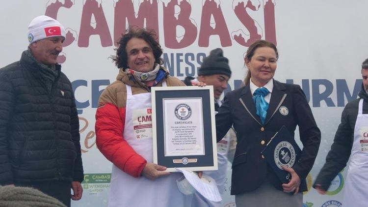 Orduda inanılmaz rekor denemesi Guinness Rekorlar Kitabına 1301 çeşit dondurma ile girdi