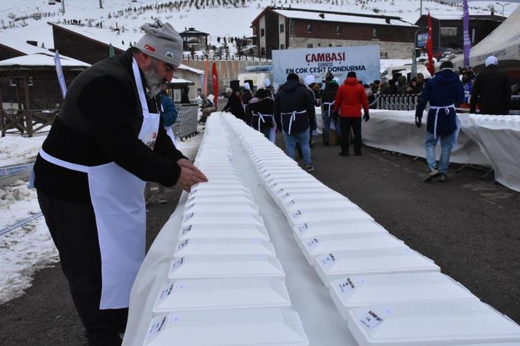 Hamsi ve balık çeşitli dondurmalar dikkat çekti