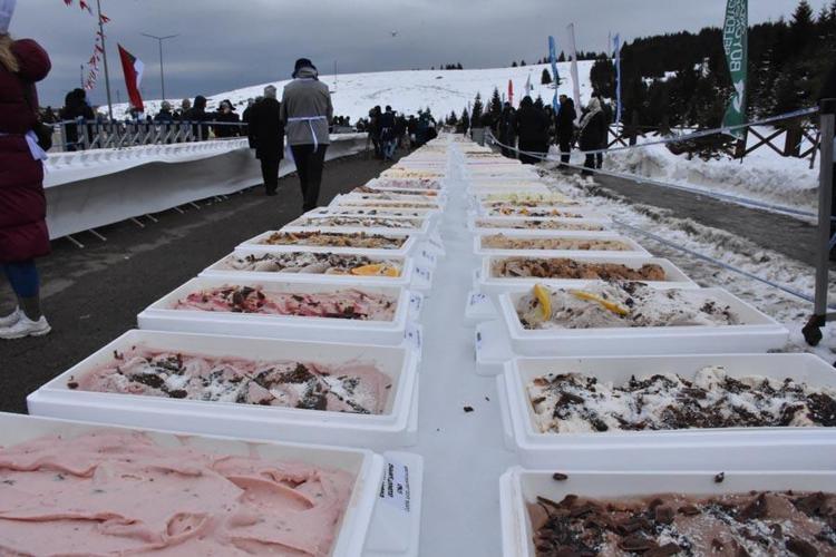 Orduda inanılmaz rekor denemesi Guinness Rekorlar Kitabına 1301 çeşit dondurma ile girdi