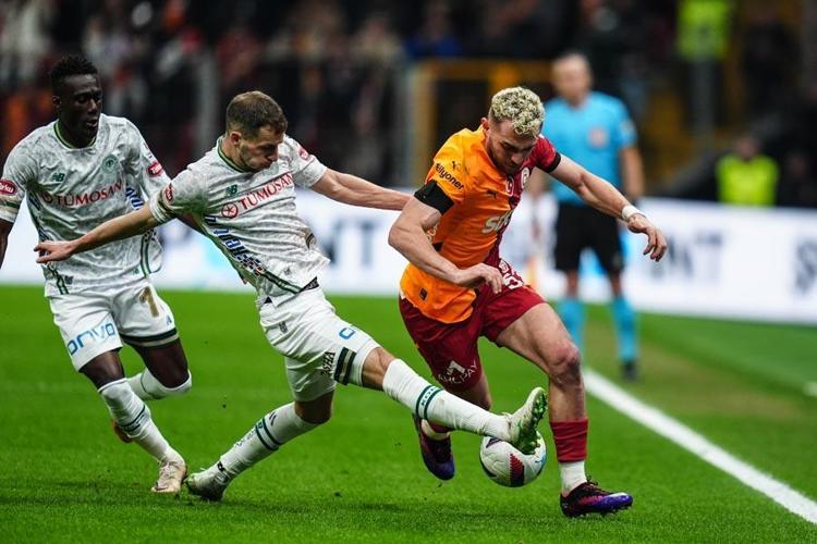 Galatasaray Konyaspor maçında 3 puan tek golle geldi