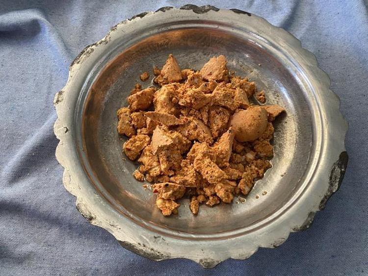 KEMİKLERİ BETONA ÇEVİRİYOR