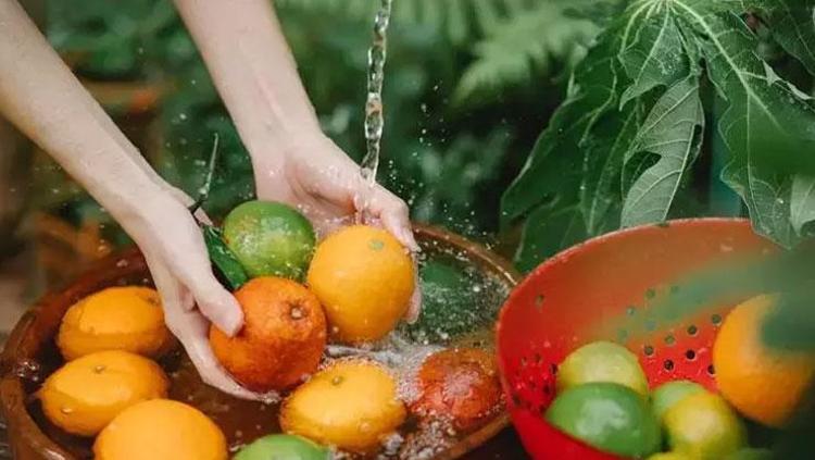 Her akşam bardak bardak için Soğuk algınlığı ve gribi bitiriyor: Vücudu dipçik gibi yapıyor