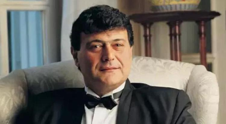 Aramızdan ayrılalı 12 yıl olan Ferdi Özbeğeni sevenleri unutmadı