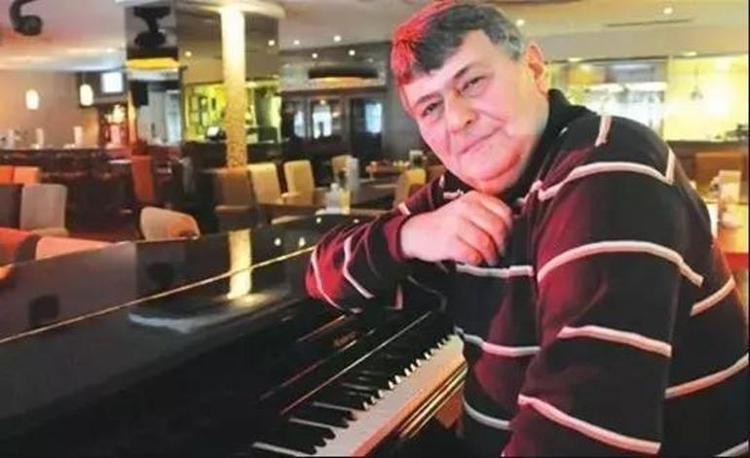 Aramızdan ayrılalı 12 yıl olan Ferdi Özbeğeni sevenleri unutmadı
