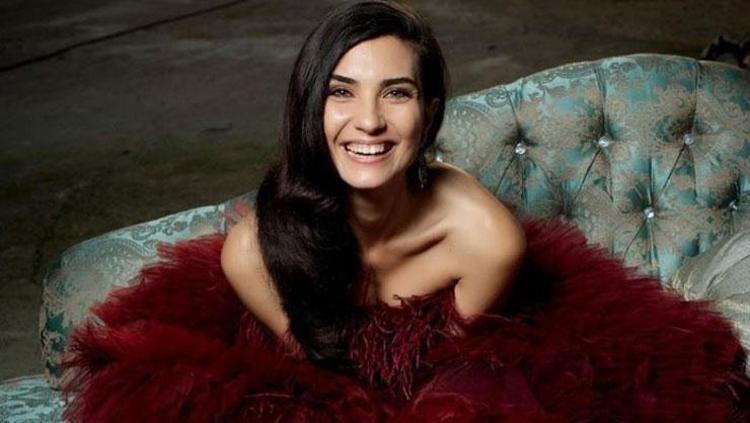 Tuba Büyüküstünün güzelliği meğer annesinden mirasmış