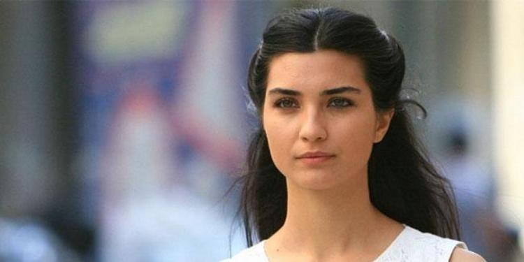 Tuba Büyüküstünün güzelliği meğer annesinden mirasmış